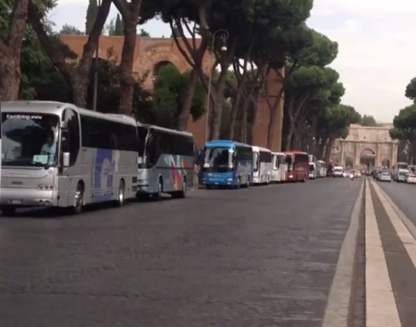 ROMA. Aziende bus contro giunta Raggi